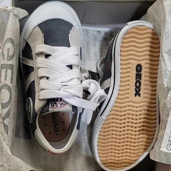 Geox Kids Kiwi B6 Lace-Up Sneaker - Picture 4 of 6